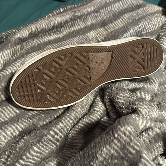 Gray Women’s Converse- Barley Worn! - Picture 4 of 4